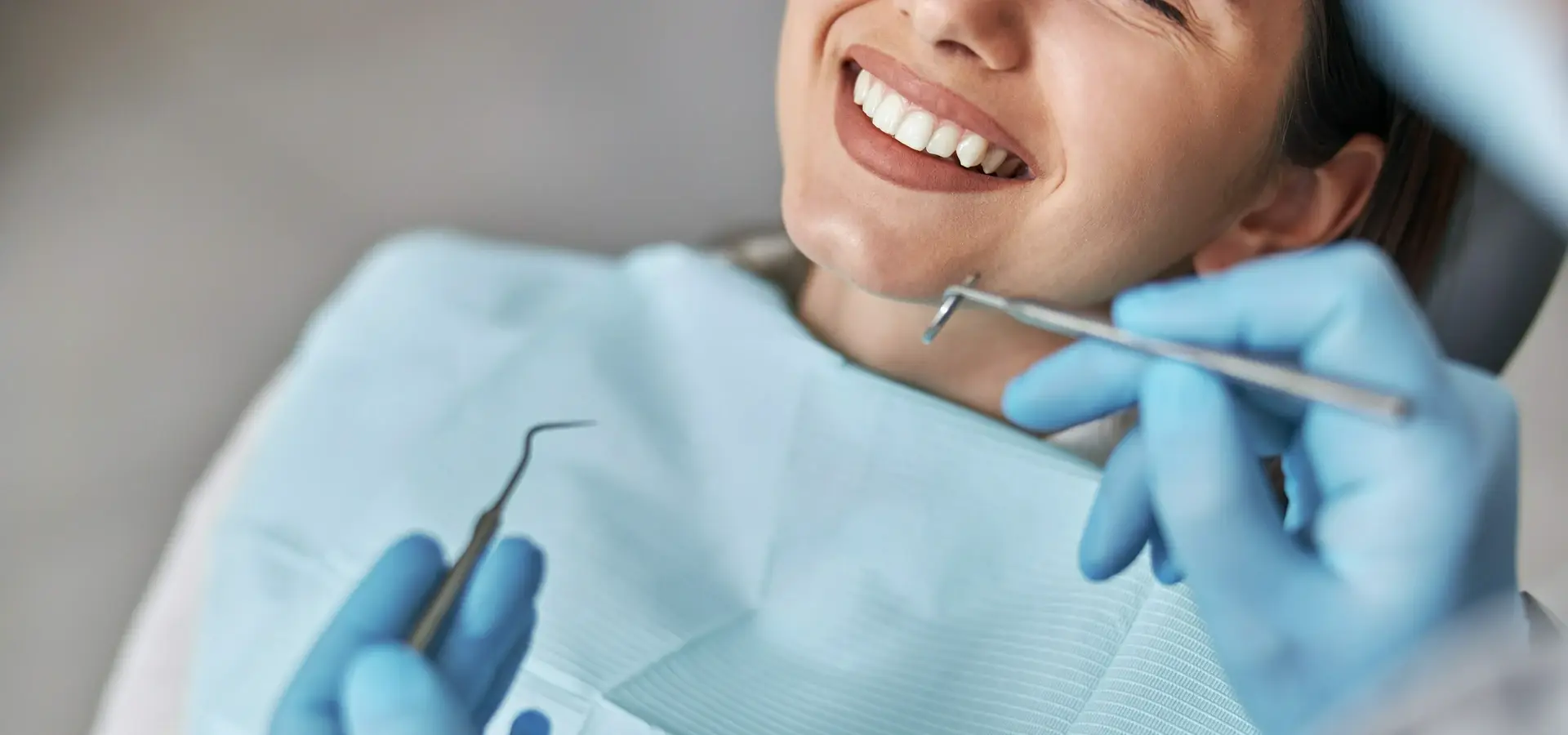 uśmiechnięta kobieta